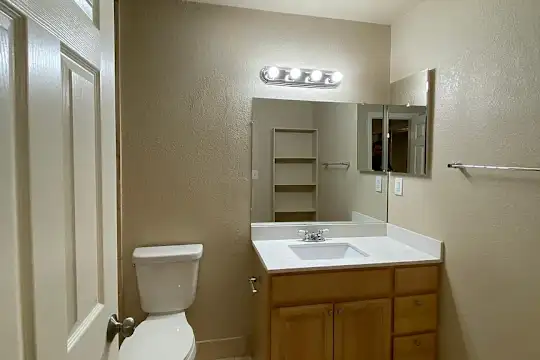 Almaden Plaza Apartments - San Jose, CA - Photo 10