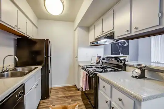 Stonybrook Apartments - Phoenix, AZ - Photo 9