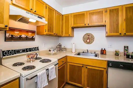 Del Rio Apartments - Albuquerque, NM - Photo 15