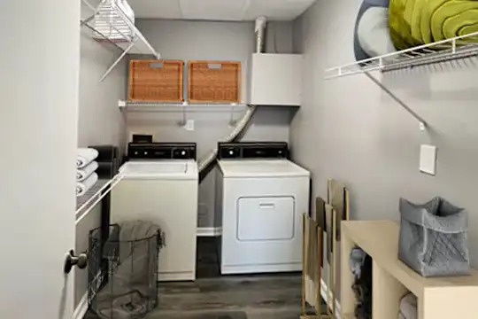 Bantry Bay Apartments - Galloway, OH - Photo 1