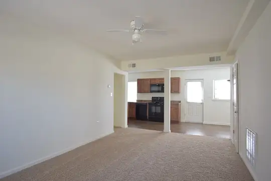 Stansbury Manor Apartments & Townhomes - Baltimore, MD - Photo 11
