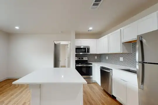 Lakewood Village - Dallas, TX - Photo 3