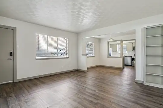 Colony House - Dallas, TX - Photo 19