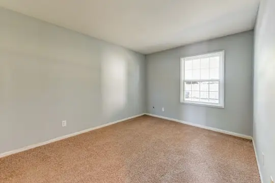 Essington Village - Columbus, OH - Photo 18