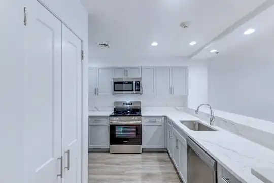 Angell/Thayer Street Apartments - Providence, RI - Photo 30