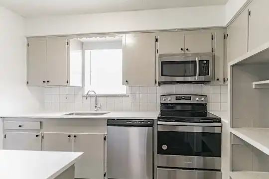 Colony House - Dallas, TX - Photo 4