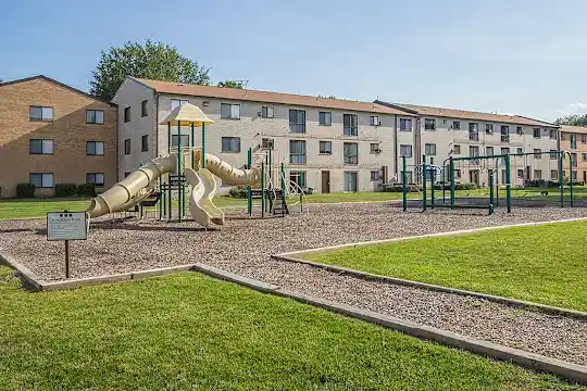 Rose Hill Apartments - Alexandria, VA - Photo 23