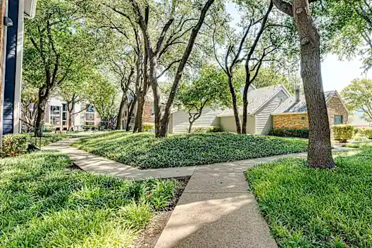The Manhattan Apartments - Dallas, TX - Photo 37