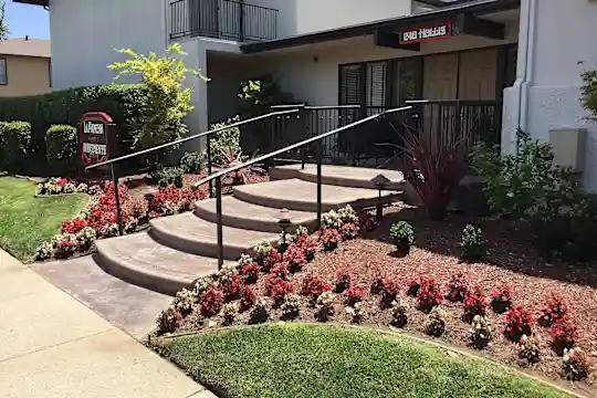 Campbell Square Apartments - Campbell, CA - Photo 3