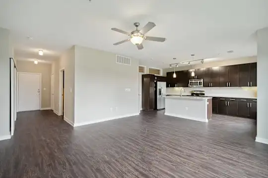 Cole Apartments - Austin, TX - Photo 18