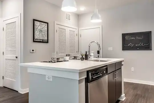 Gallerie Apartments - Kansas City, MO - Photo 14