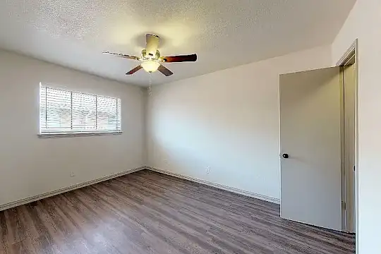 Colony House - Dallas, TX - Photo 21