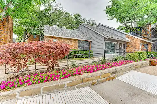 The Manhattan Apartments - Dallas, TX - Photo 47