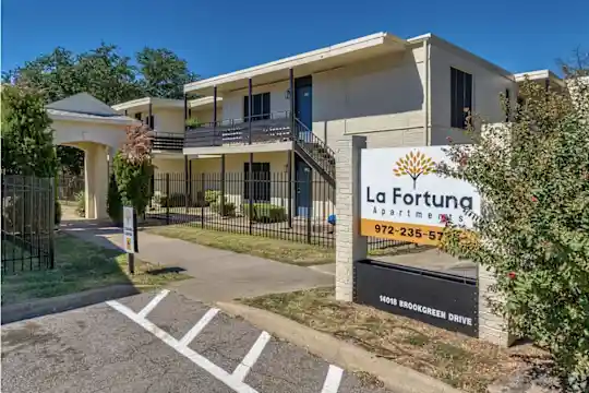 La Fortuna Apartments - Dallas, TX - Photo 10