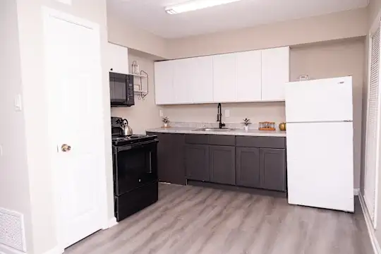 The Pines Apartments - Memphis, TN - Photo 11