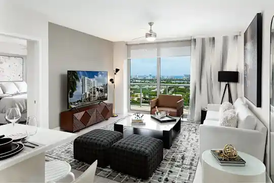 Laureat - Fort Lauderdale, FL - Photo 4