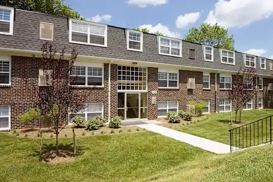 Park Crescent - Baltimore, MD - Photo 3