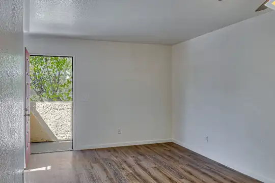Bayshore Estates - San Jose, CA - Photo 16