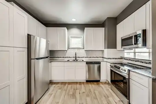 McFarlin Place Apartments - Dallas, TX - Photo 16