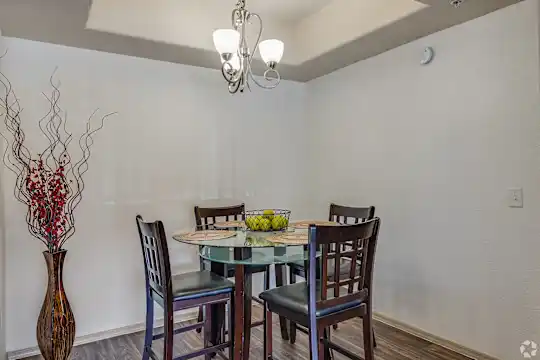 Del Mar Apartments - Phoenix, AZ - Photo 6