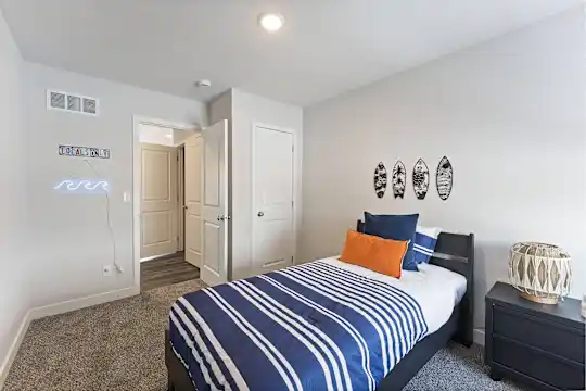 Barry West Townhomes - Kansas City, MO - Photo 16