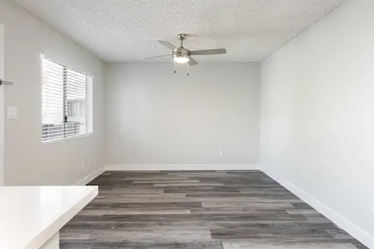 Camelback Cove Apartments - Phoenix, AZ - Photo 1