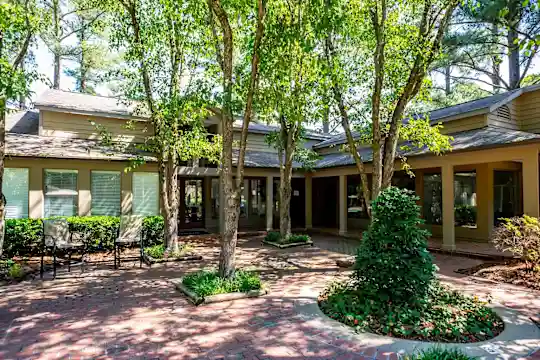 The Summit Apartments - Memphis, TN - Photo 18