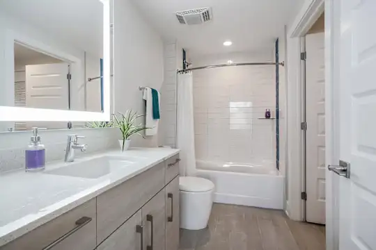 Parkway Apartments - New Orleans, LA - Photo 18