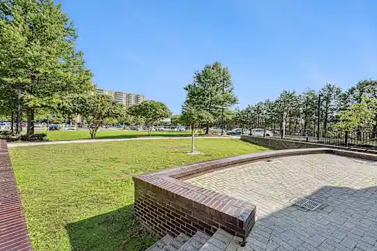 Riverside Apartments - Alexandria, VA - Photo 24