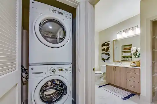 808 West Apartments - San Jose, CA - Photo 10