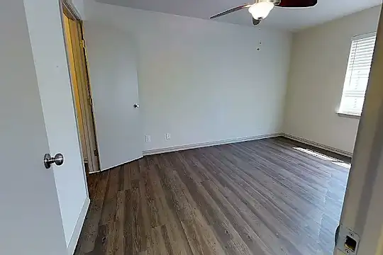 Colony House - Dallas, TX - Photo 9