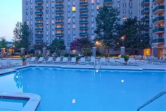 Riverside Apartments - Alexandria, VA - Photo 20