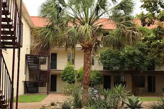Su Casa - Austin, TX - Photo 3