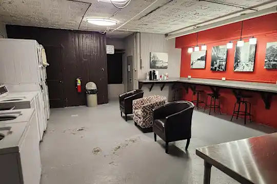 Commonwealth Apartments - Chicago, IL - Photo 26