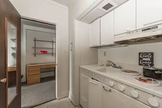 5748 Blackstone By 3L Living - Chicago, IL - Photo 4