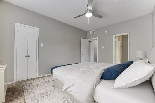 The Manhattan Apartments - Dallas, TX - Photo 8