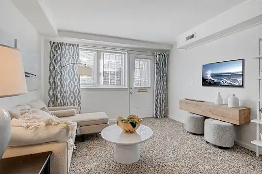 Cross Country Manor Apartments - Baltimore, MD - Photo 6