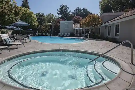 La Valencia Apartment Homes - Campbell, CA - Photo 8