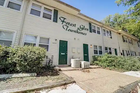 Hillsdale Manor Apartments and Forest Glen Townhomes - Baltimore, MD - Photo 4
