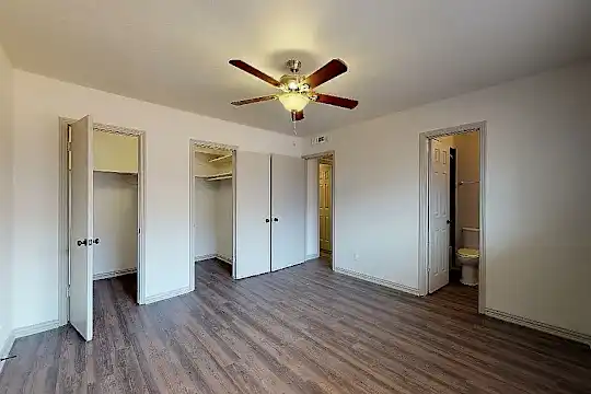 Colony House - Dallas, TX - Photo 13