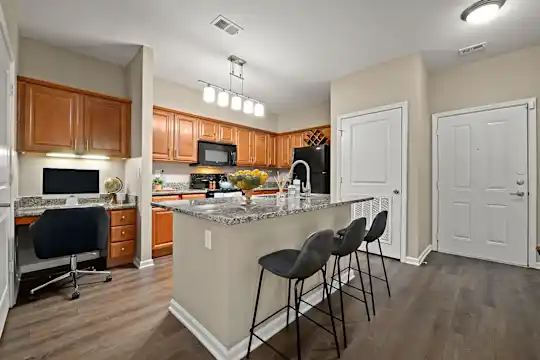 Riverstone Apartments - Kansas City, MO - Photo 3
