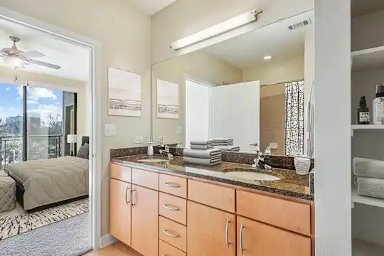 Cole Apartments - Austin, TX - Photo 13