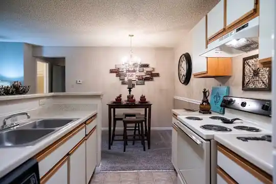 The Summit Apartments - Memphis, TN - Photo 1