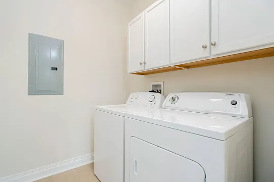 Harrison Park Apartments - Columbus, OH - Photo 14