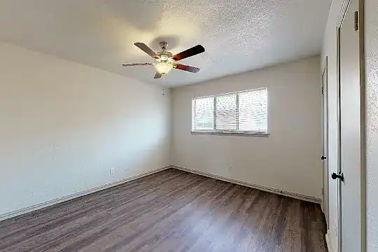 Colony House - Dallas, TX - Photo 22