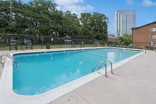 ReNew Alexandria - Alexandria, VA - Photo 15