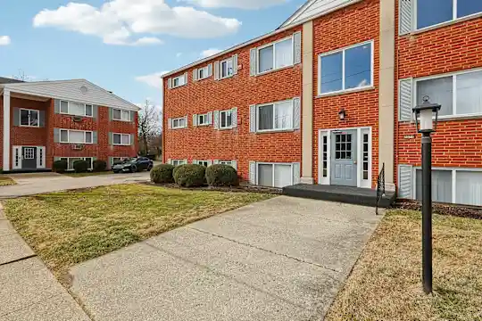 Jadaro Apartments - Cincinnati, OH - Photo 17