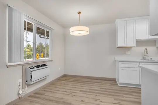 River Walk Apartments - Campbell, CA - Photo 13