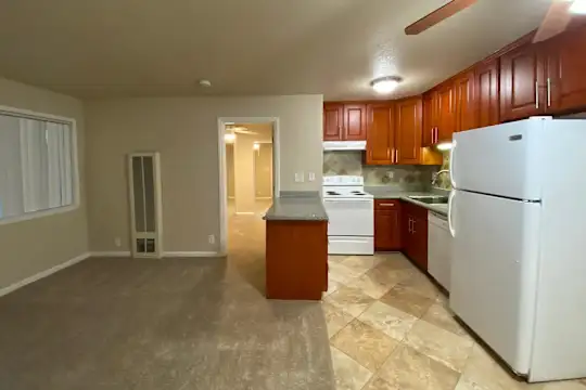 Almaden Plaza Apartments - San Jose, CA - Photo 4