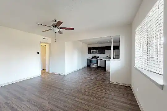 Colony House - Dallas, TX - Photo 16